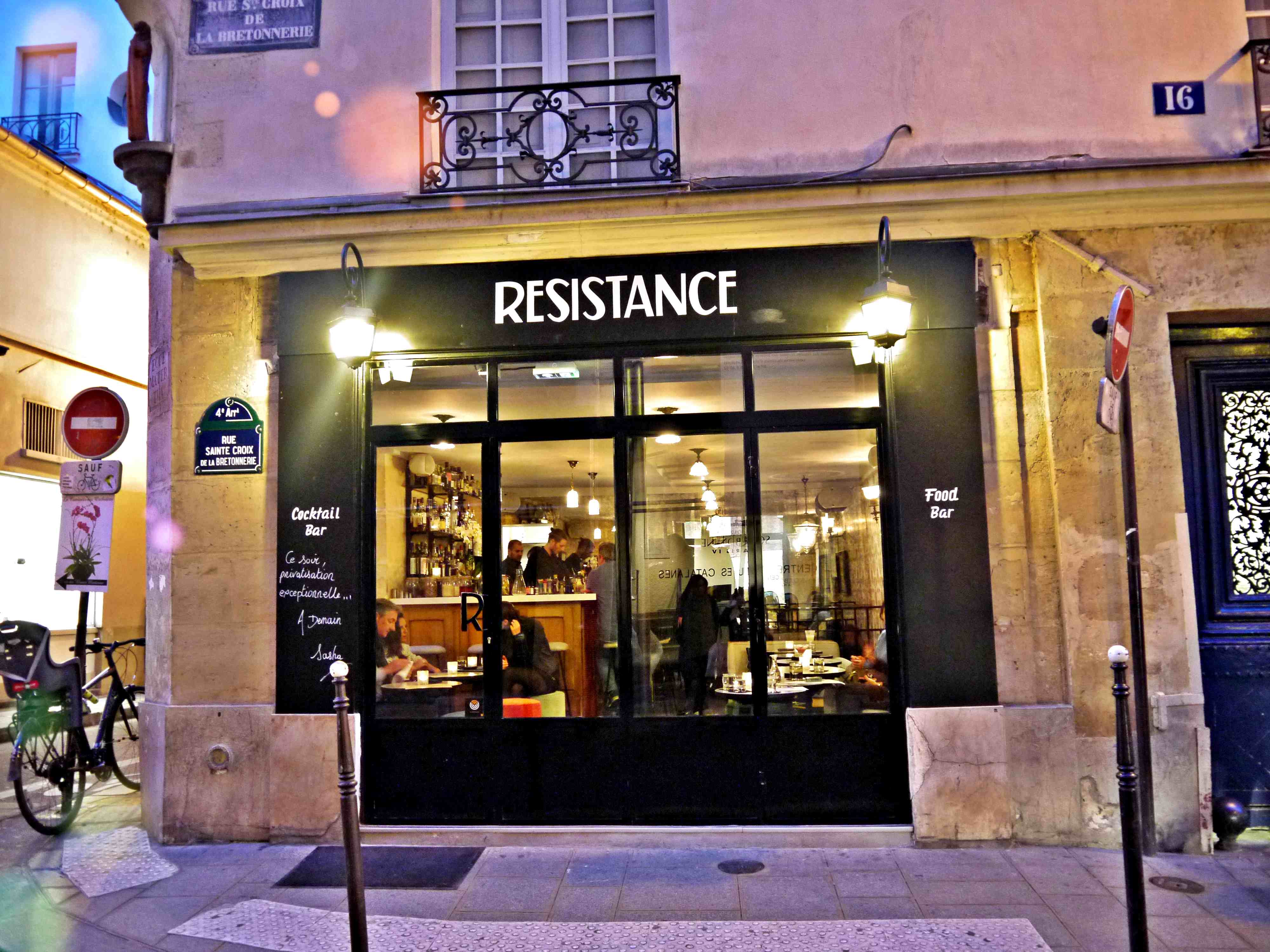 La Résistance, un nouveau bar à cocktails dans le Marais, alliant deux délectations: des cocktails créatifs et de délicieuses pâtisseries (+ des créations salés).